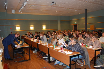 Johan S. Carlson speaking to the students.